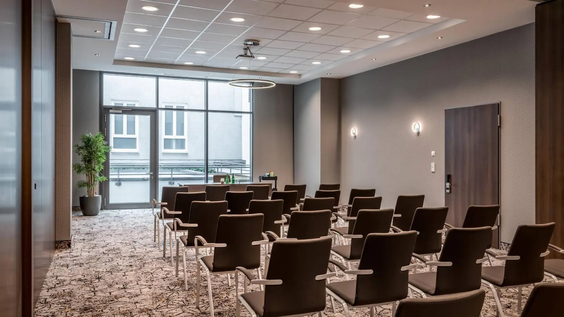 Courtyard By Marriott Munich City Center Hotel