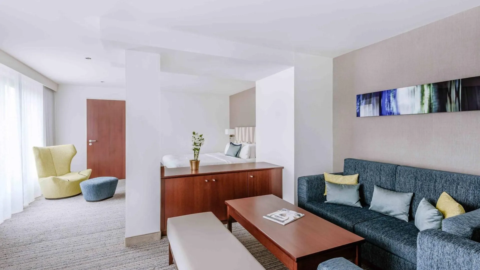 Courtyard By Marriott Munich City Center 4*,