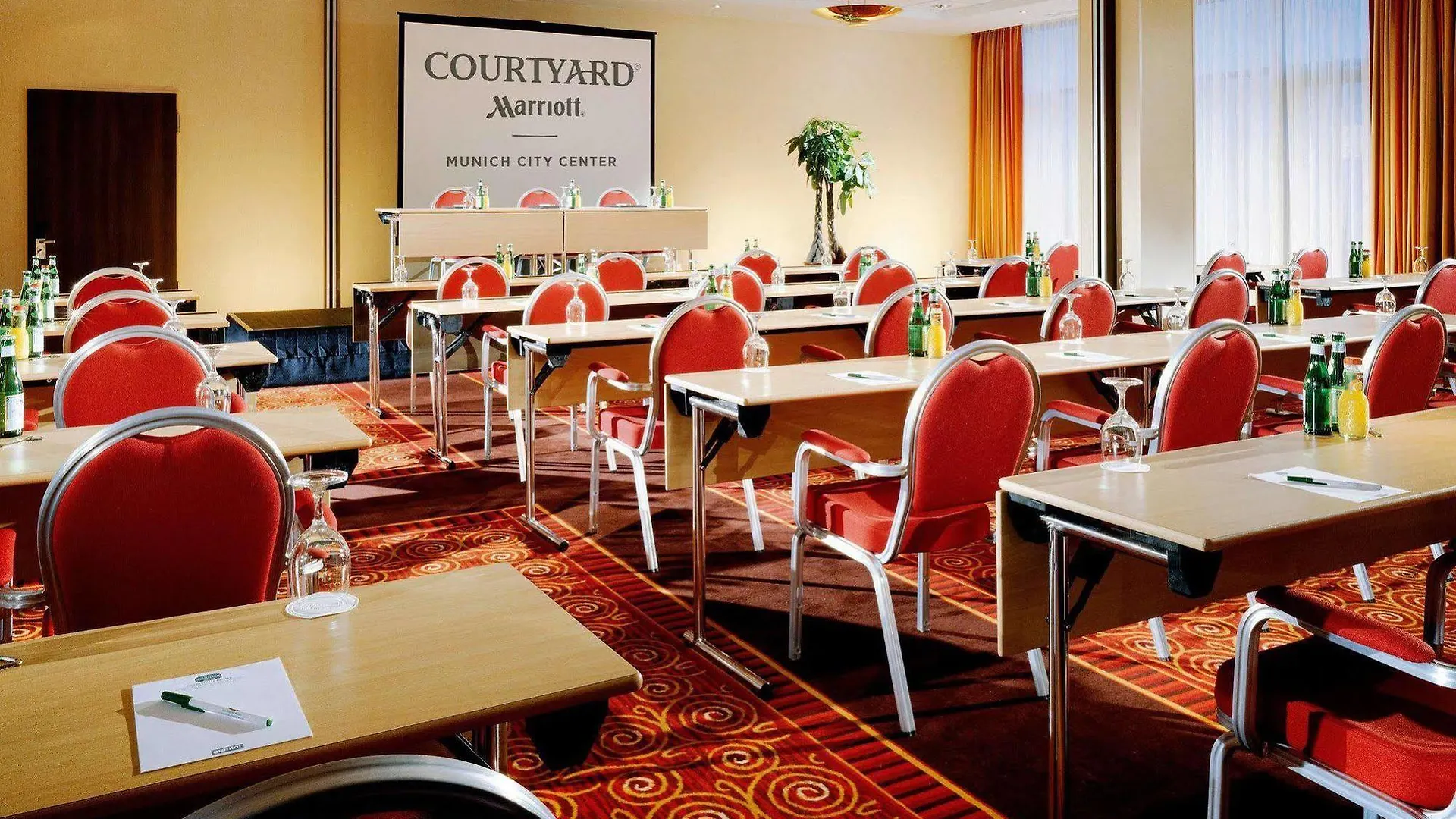 Courtyard By Marriott Munich City Center 4*,