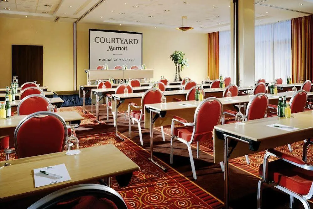 מלון Courtyard By Marriott Munich City Center 4*,