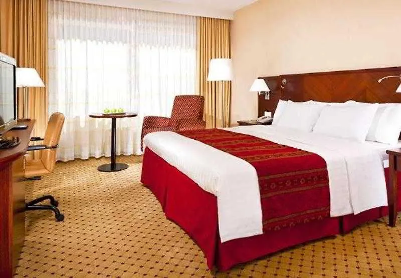 Courtyard By Marriott Munich City Center 4*,