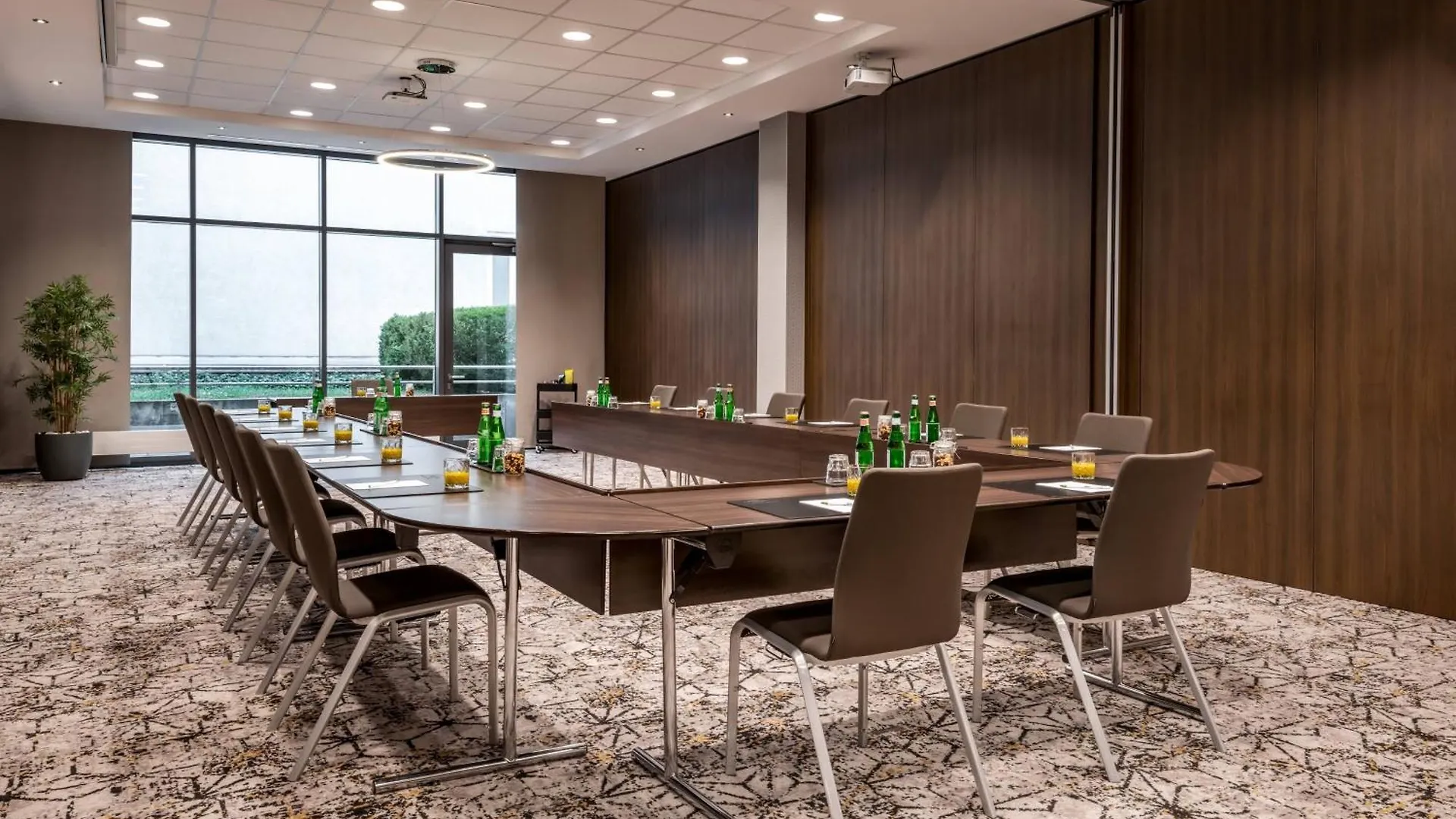 Courtyard By Marriott Munich City Center 4*,